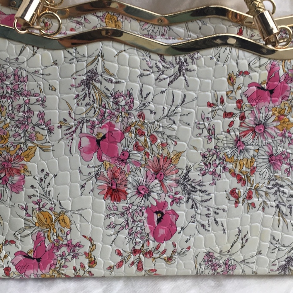 Purse - Picture 2 of 4